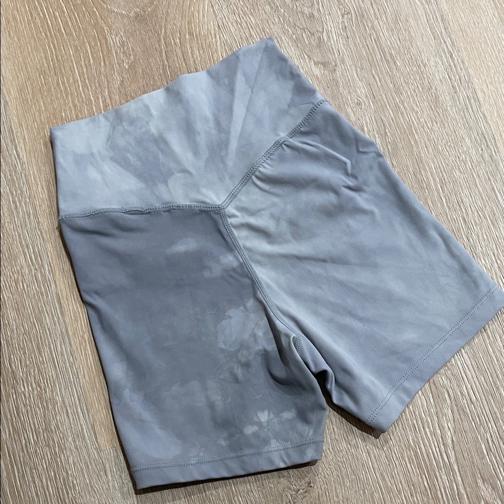 DOYOUEVEN Light Gray Performance Shorts - Picture 3 of 3